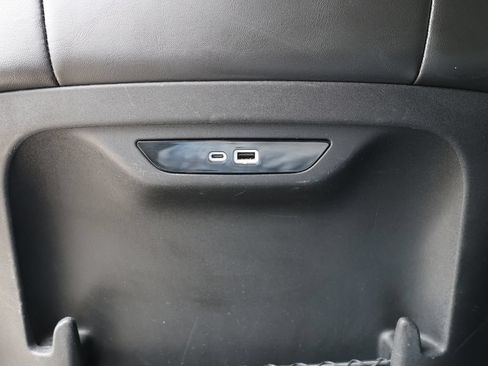 Used 2024 Chrysler Pacifica Touring-L FWD image 30