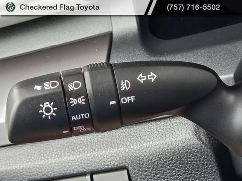 Used 2025 Toyota Tacoma TRD Sport AWD/4WD image 28