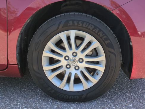 Used 2014 Toyota Sienna XLE image 11