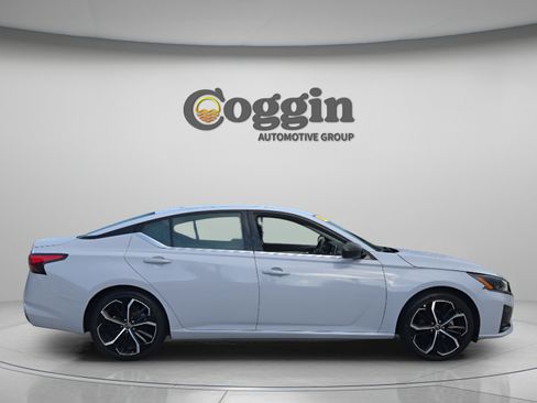 Used 2024 Nissan Altima 2.5 SR FWD image 6