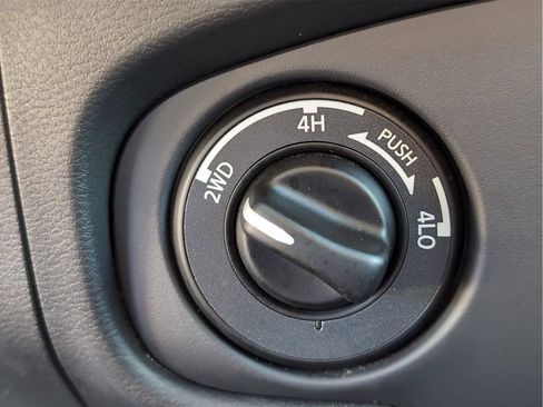 Used 2023 Nissan Frontier SV w/ SV Convenience Package image 22