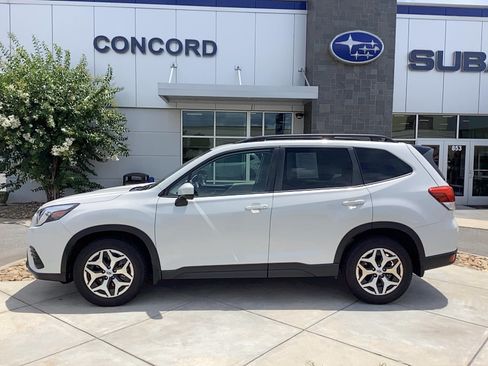 Used 2024 Subaru Forester Premium AWD/4WD image 1