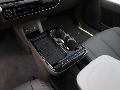 Certified 2025 Hyundai Ioniq 5 SEL image 18