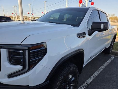 Used 2024 GMC Sierra 1500 AT4X image 10