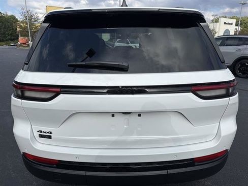 New 2025 Jeep Grand Cherokee Altitude image 6
