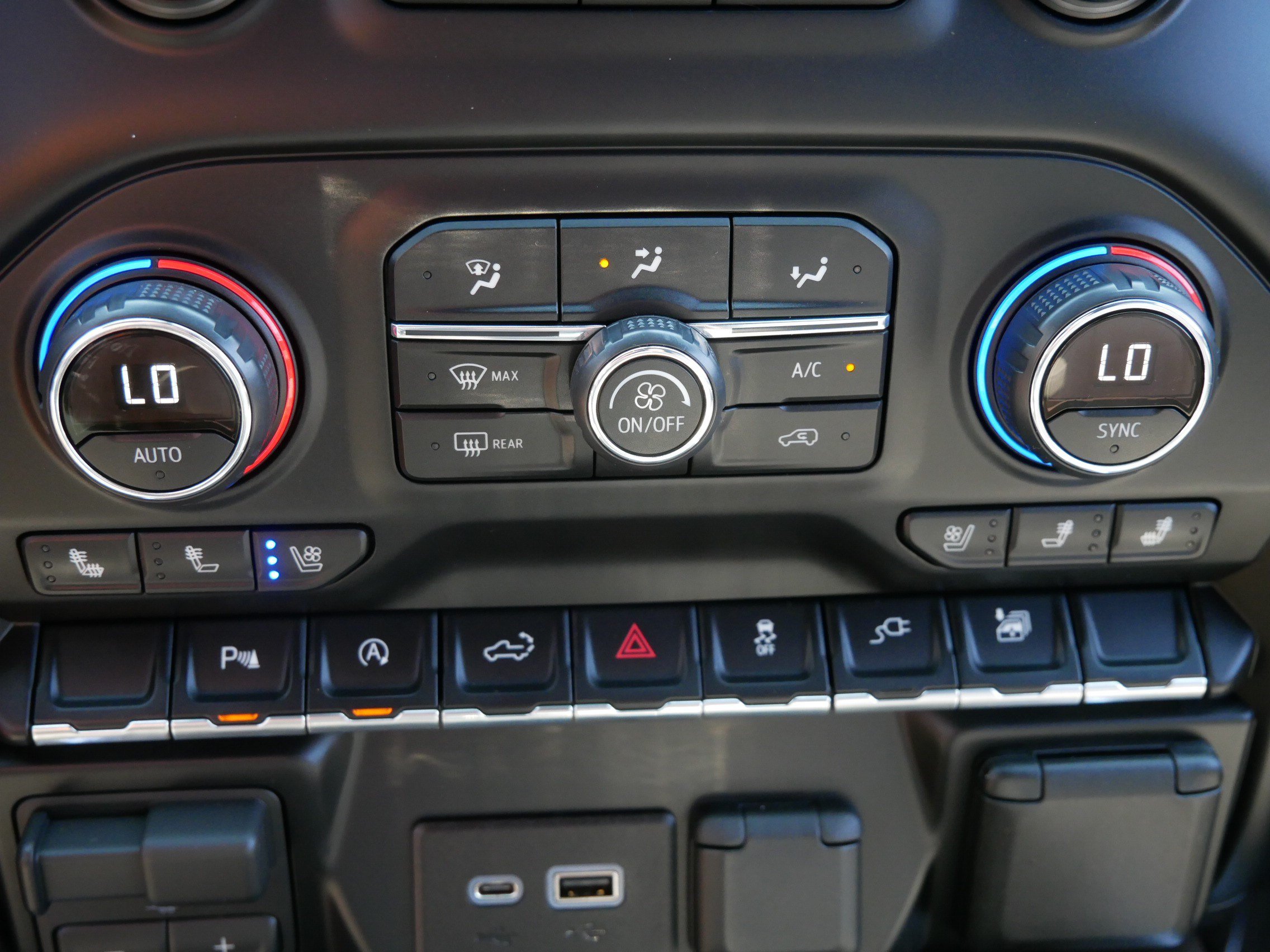 Used 2019 Chevrolet Silverado 1500 LTZ w/ LTZ Plus Package AWD/4WD image 23