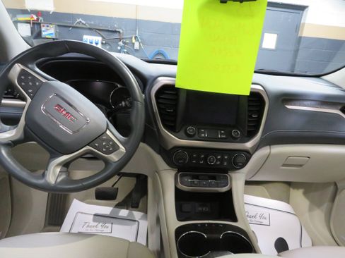 Used 2023 GMC Acadia Denali w/ Denali Ultimate Package AWD/4WD image 13