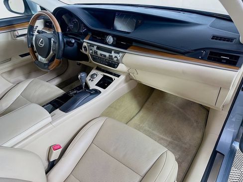 Used 2014 Lexus ES 300h w/ Luxury Package w/Bamboo Trim FWD image 29