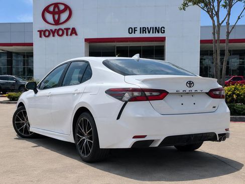 Used 2023 Toyota Camry SE FWD image 3