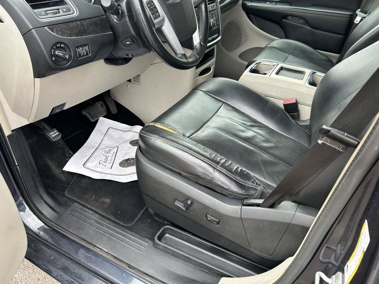 Used 2013 Chrysler Town & Country Touring-L w/ Driver Convenience Group FWD image 10