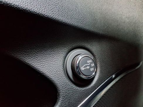 Used 2023 Buick Enclave Essence FWD image 18