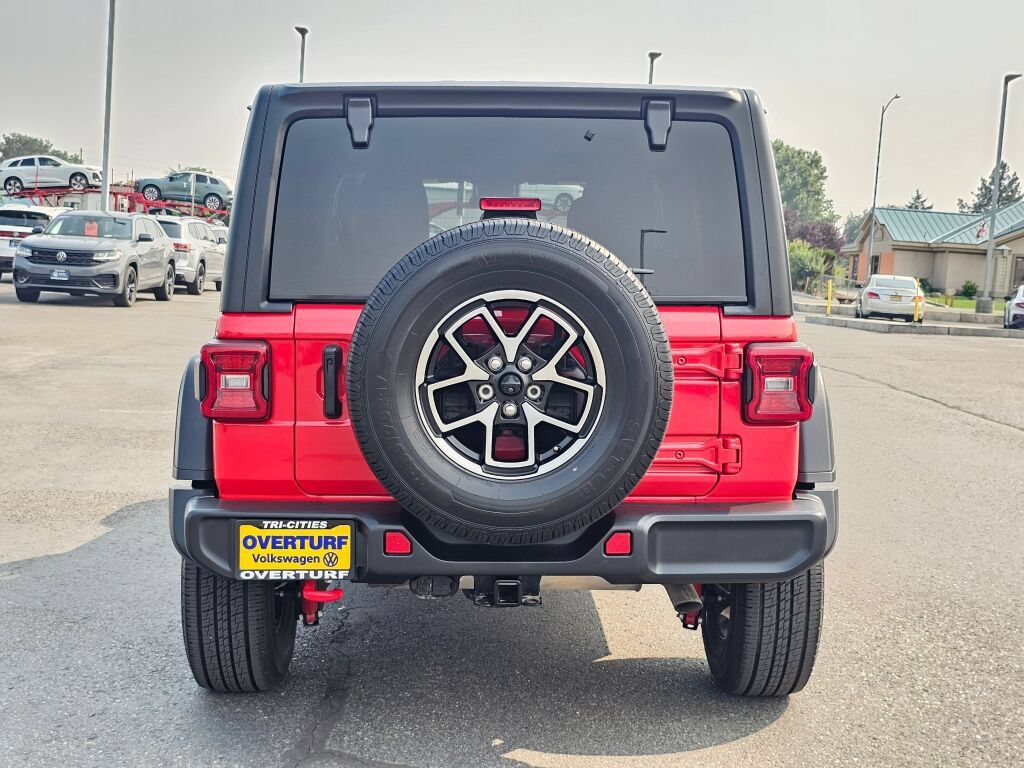 Used 2024 Jeep Wrangler Unlimited Rubicon AWD/4WD image 5
