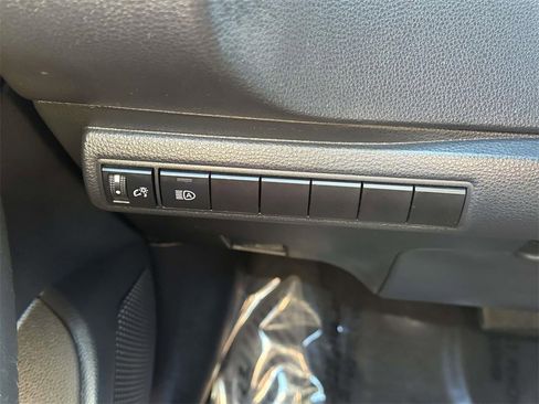 Used 2022 Toyota Corolla LE image 21