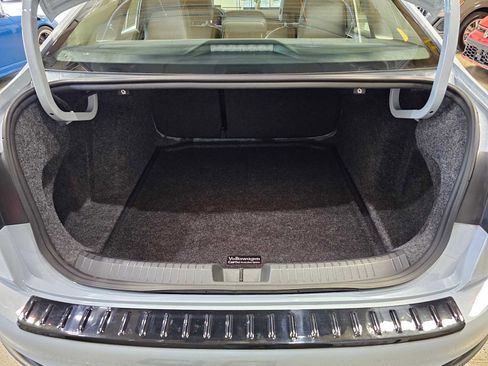 Certified 2025 Volkswagen Jetta SE image 16