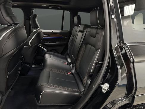 Used 2025 Jeep Grand Cherokee Summit w/ Obsidian Package image 32