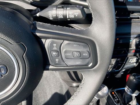 Used 2025 Jeep Wrangler Willys image 12