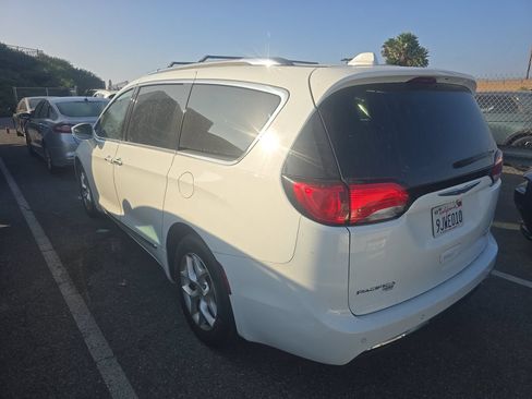Used 2020 Chrysler Pacifica Limited FWD image 6
