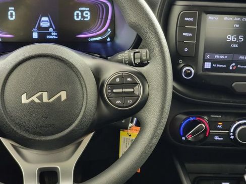 Used 2025 Kia Soul LX w/ LX Technology Package FWD image 26