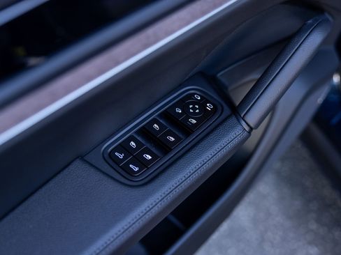 New 2026 Porsche Cayenne image 39