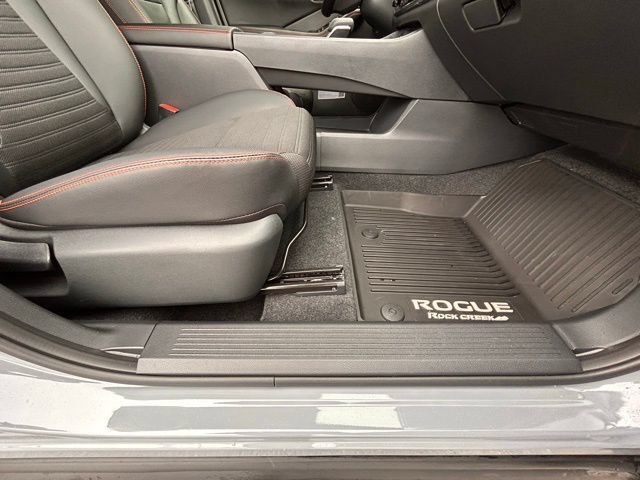 Used 2026 Nissan Rogue SV AWD/4WD image 33