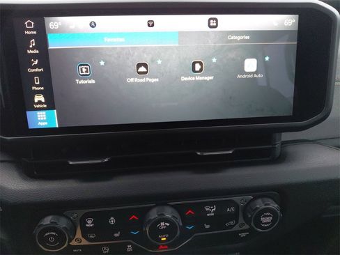 Used 2025 Jeep Wrangler Willys image 35