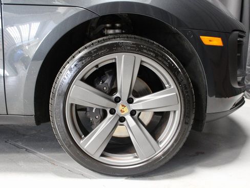 Used 2025 Porsche Macan AWD/4WD image 18