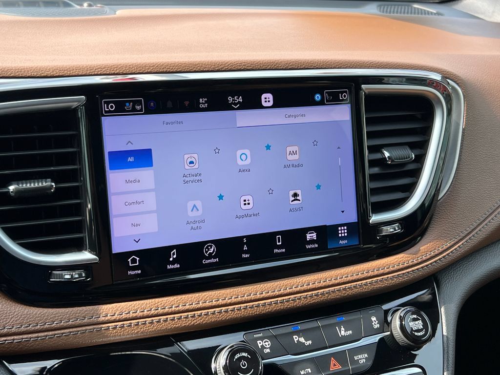 Used 2021 Chrysler Pacifica Limited w/ Uconnect Theater Family Group FWD image 50