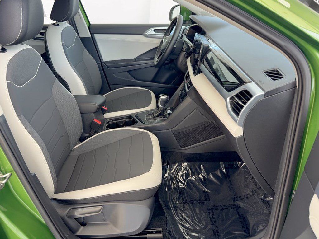 Certified 2026 Volkswagen Taos SE FWD image 30