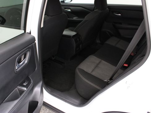 Used 2025 Nissan Rogue SV FWD image 27
