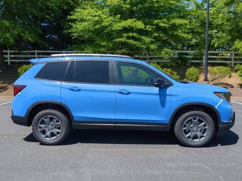 Used 2024 Honda Passport TrailSport image 3