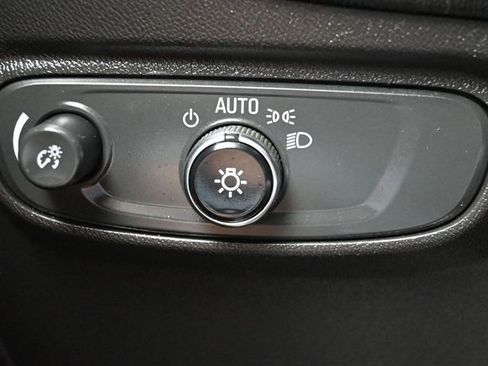 Used 2021 Chevrolet Equinox LT FWD image 25