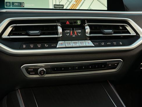 Used 2021 BMW X7 M50i image 18