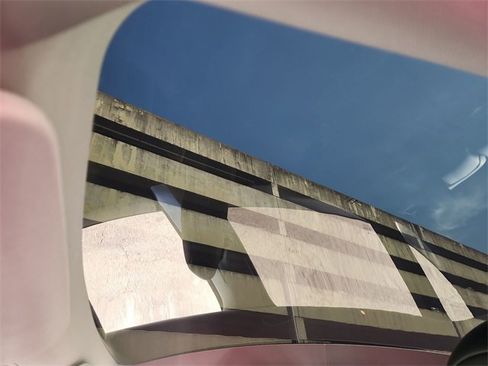 Used 2025 Tesla Model Y Long Range image 18