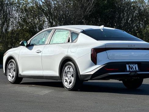 New 2025 Kia K4 LX image 6