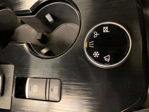 Used 2021 Nissan Rogue SV w/ Premium Package image 35