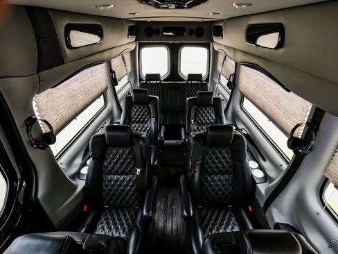 Used 2024 Mercedes-Benz Sprinter 2500 image 78
