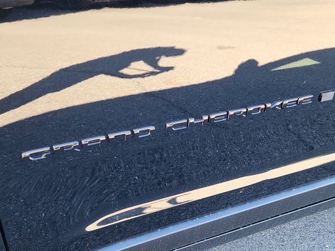 New 2025 Jeep Grand Cherokee Altitude AWD/4WD image 8