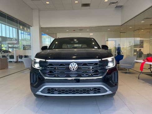 Used 2026 Volkswagen Atlas Cross Sport SE w/ Panoramic Sunroof Package FWD image 30