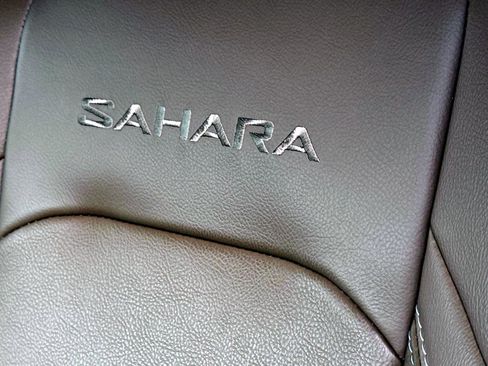 Used 2023 Jeep Wrangler Unlimited Sahara w/ Cold Weather Group image 13