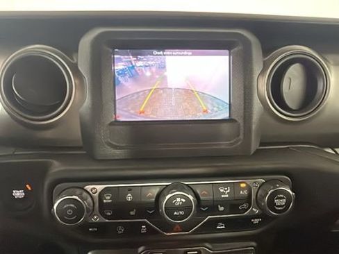 Used 2022 Jeep Wrangler Unlimited Sport AWD/4WD image 25