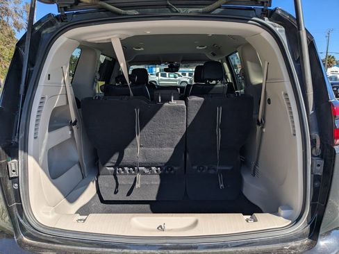 Used 2022 Chrysler Pacifica Touring-L image 13