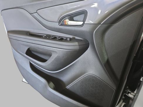 Used 2022 Buick Encore Preferred w/ Safety Package AWD/4WD image 31