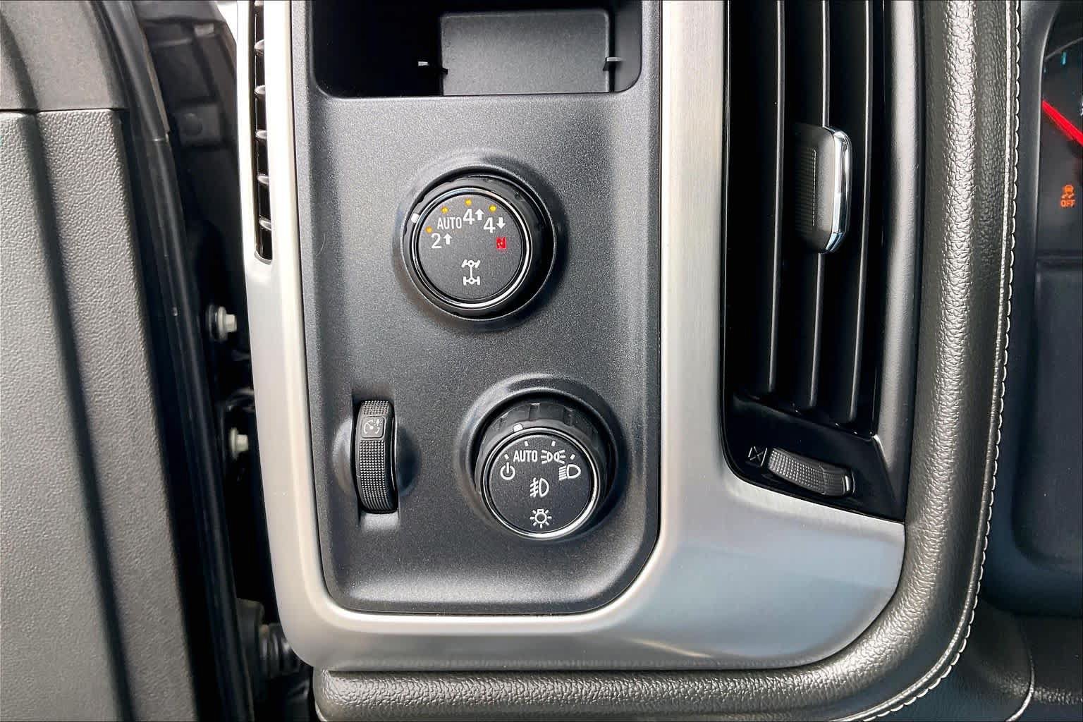 Used 2018 GMC Sierra 1500 SLE w/ SLE Value Package AWD/4WD image 30