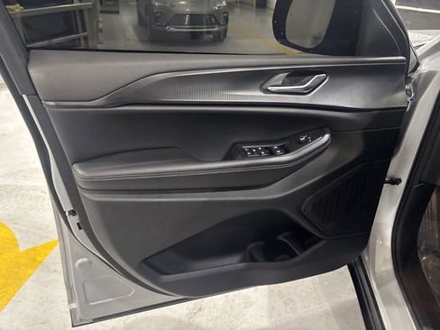 Used 2024 Jeep Grand Cherokee Altitude AWD/4WD image 15