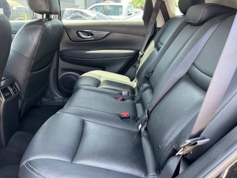 Used 2019 Nissan Rogue SV FWD image 25