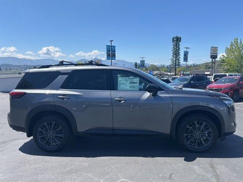 New 2026 Nissan Pathfinder SL AWD/4WD image 2
