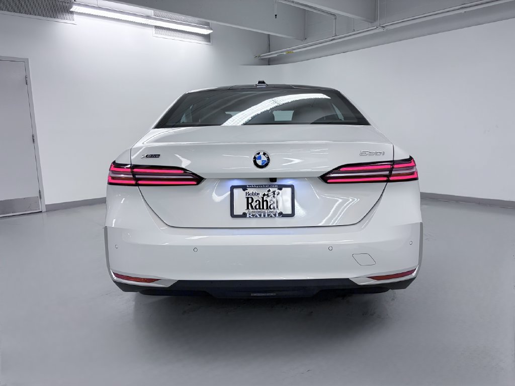 Certified 2026 BMW 530i xDrive w/ Executive Package AWD/4WD image 6