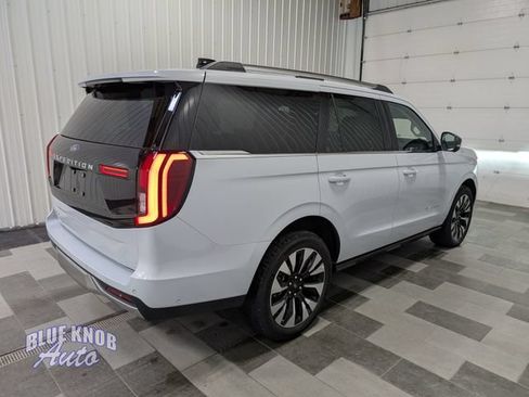 Used 2025 Ford Expedition Platinum w/ Driver's Package AWD/4WD image 4
