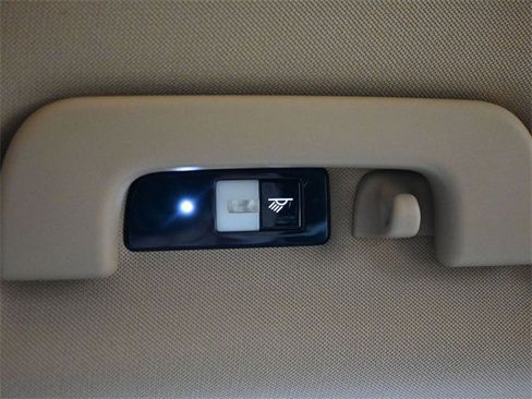 Used 2019 Porsche Panamera 4 w/ Premium Package image 18