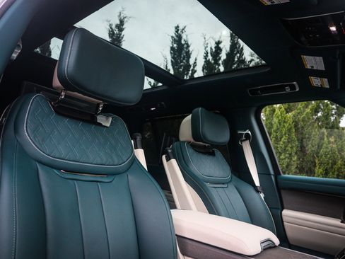 Used 2025 Land Rover Range Rover SV image 45